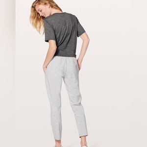 Lululemon On The Fly Pant *28"
Wee Are From Space Nimbus Battleship / Ice Grey